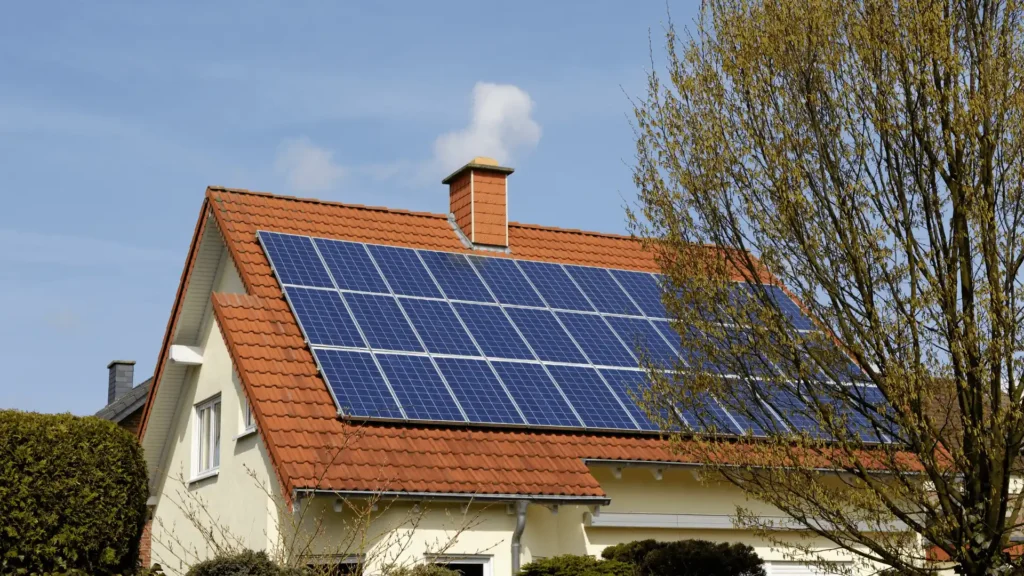 Quelle puissance de panneau solaire pour une maison de 100 m² ? 2 image 2026 05 07T060314.946 0400